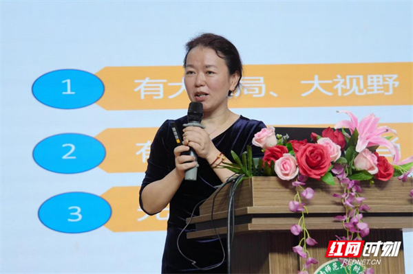 李曉玲匯報課題《教育數字化轉型背景下小學校長治校策略研究》.png 李曉玲匯報課題《教育數字化轉型背景下小學校長治校策略研究》.png