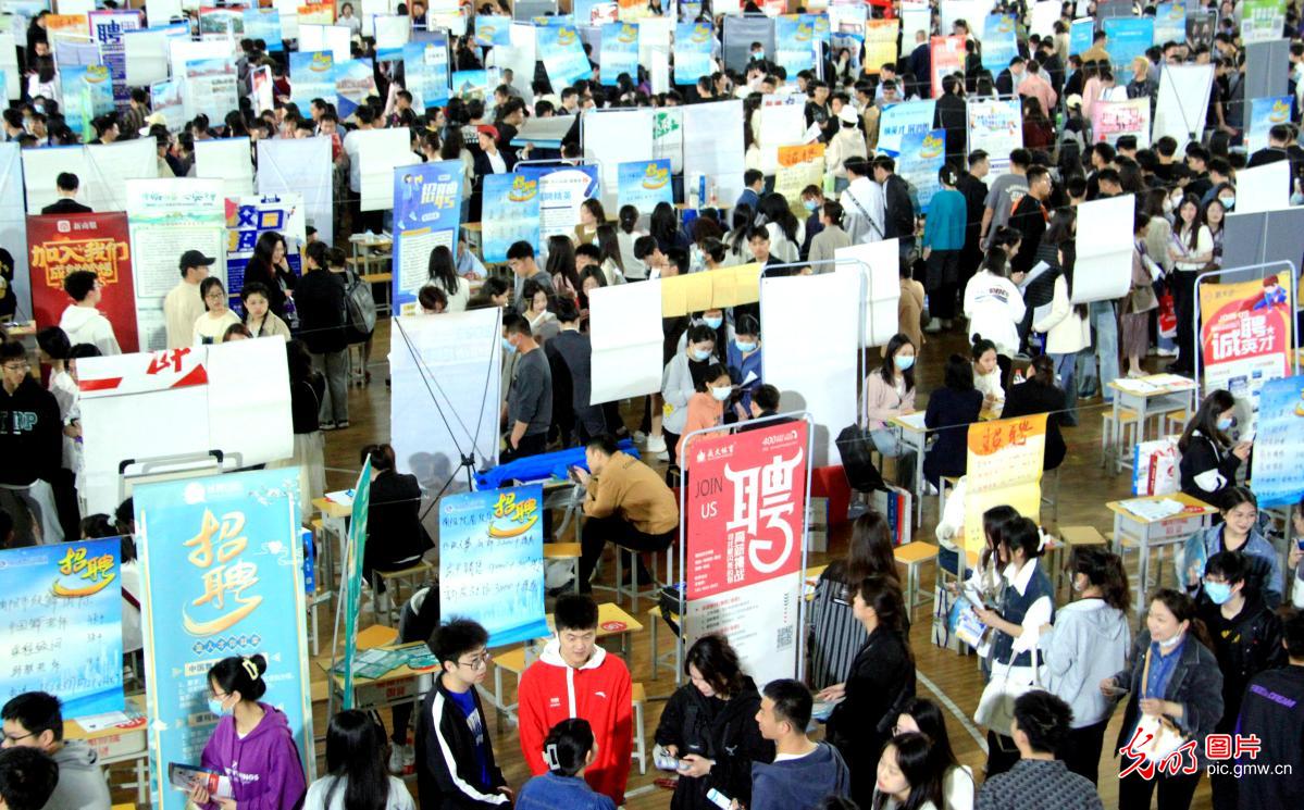 【光明圖刊】搶抓春招關鍵期 促進人才供需“雙向奔赴”