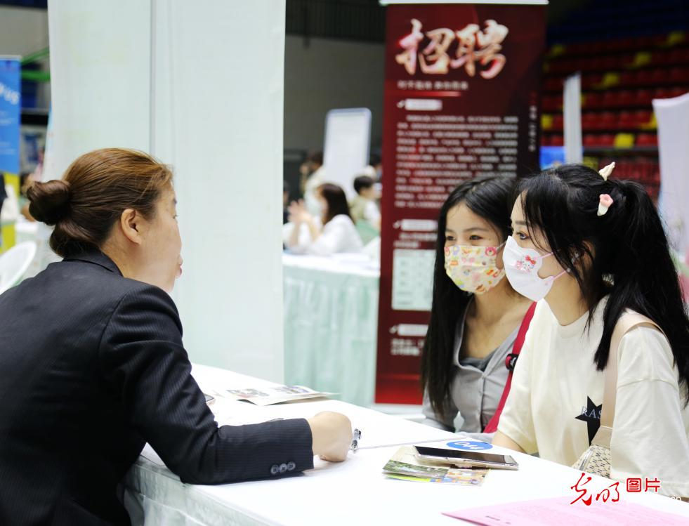 【光明圖刊】搶抓春招關鍵期 促進人才供需“雙向奔赴”