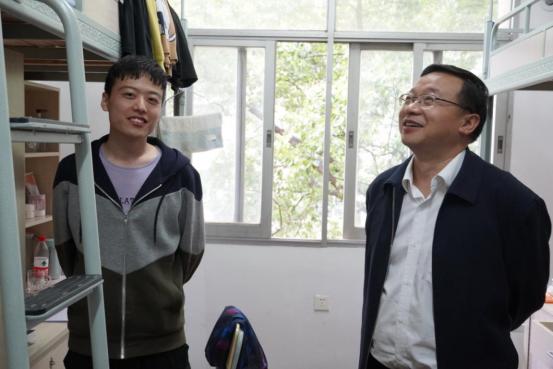 想學生之所想,他們真心真情辦實事解難題 想學生之所想,他們真心真情辦實事解難題