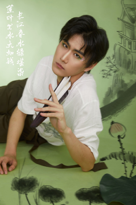 以“蓮”賞詩，以詩入鏡