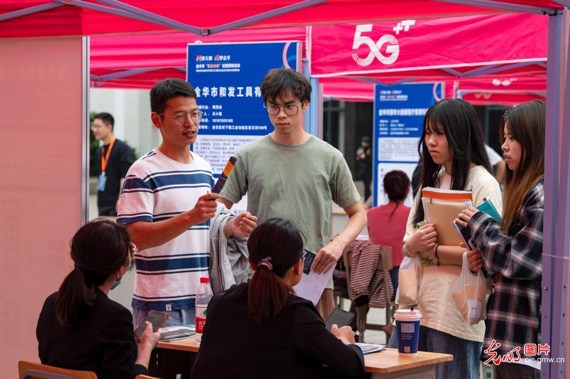 【光明圖刊】搶抓春招關鍵期 促進人才供需“雙向奔赴”