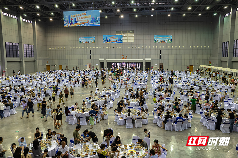 吃小炒肉大景.jpg 吃小炒肉大景.jpg