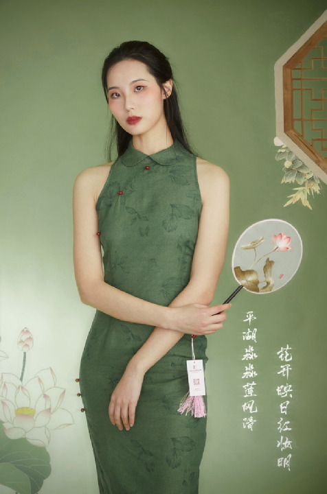 以“蓮”賞詩，以詩入鏡