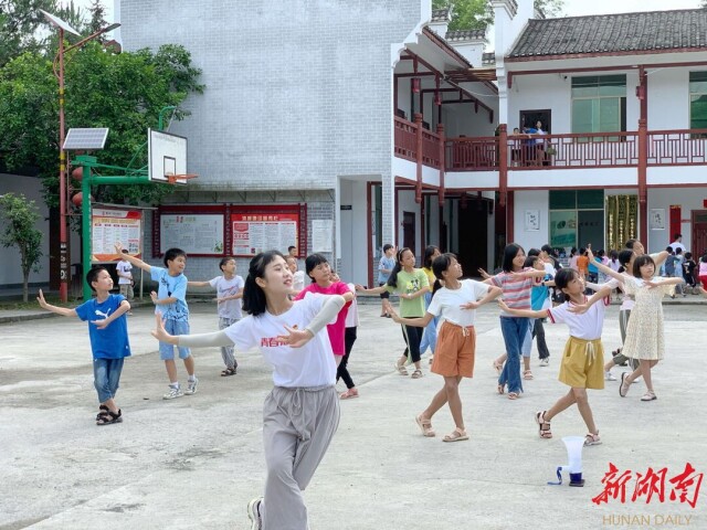 文化幫扶為鄉(xiāng)村振興賦能 湖南師大在綏寧開展暑期“三下鄉(xiāng)”活動