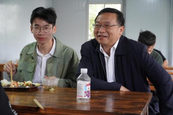 想學生之所想,他們真心真情辦實事解難題 想學生之所想,他們真心真情辦實事解難題