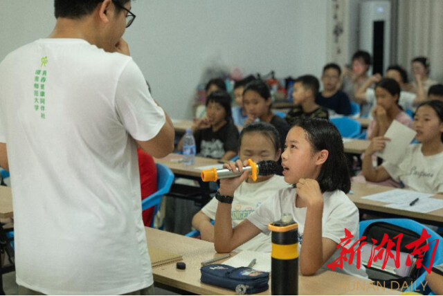 湖南師范大學公共管理學院“半月彎彎 微光點點”赴寧鄉市基層服務團開展三下鄉活動